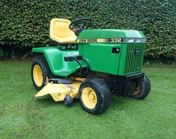 John Deere 332 Lawn and Garden Tractor