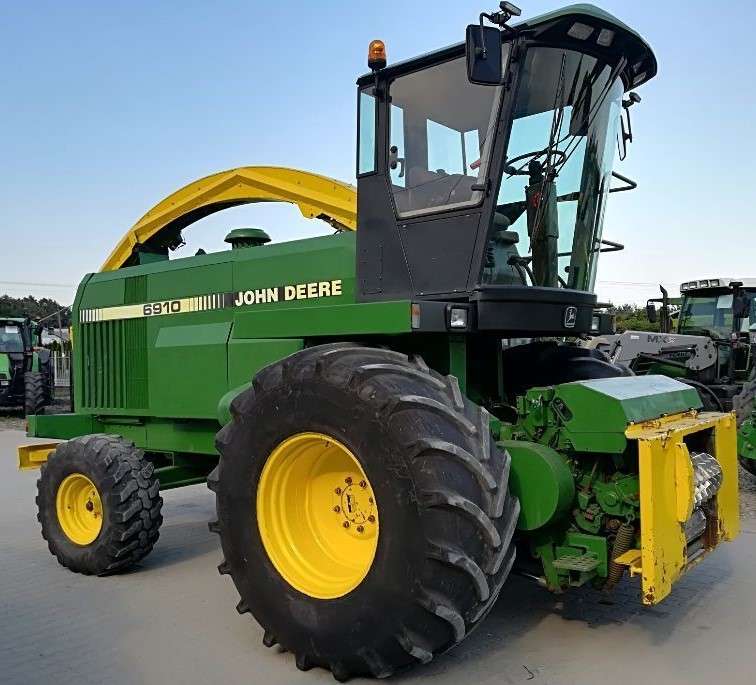 John Deere 6910 Forage Harvester