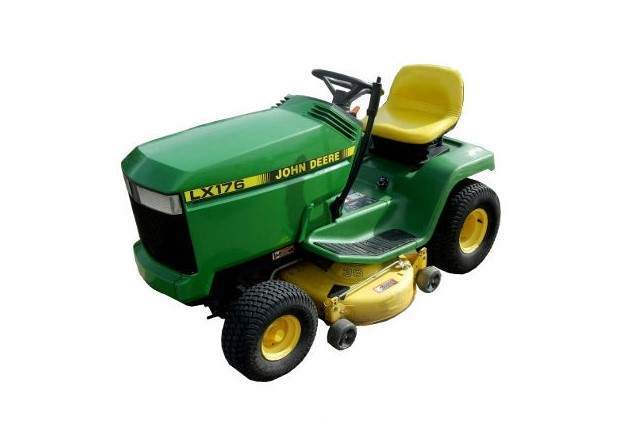 John Deere LX176 Lawn Tractor