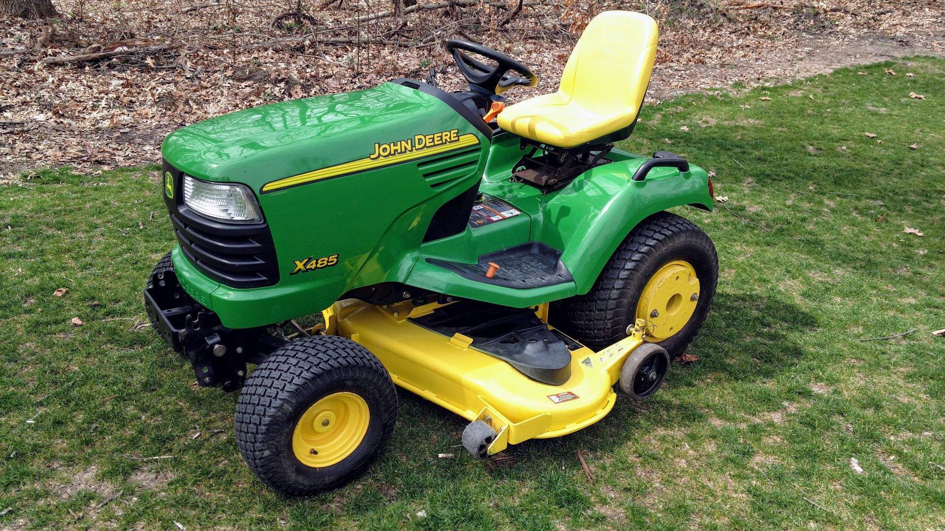 John Deere X485 Lawn Tractor